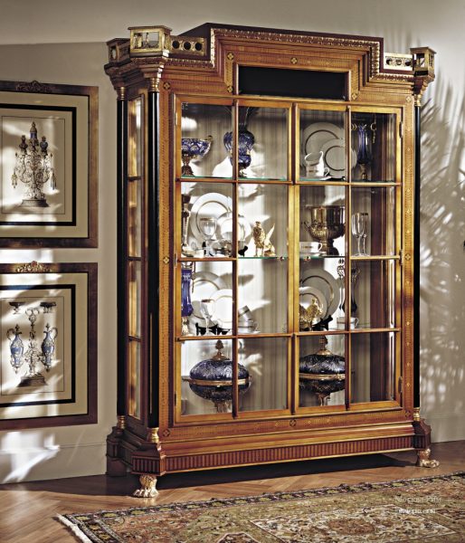 Шкаф витрина из натурального дерева Шкаф витрина из натурального дерева