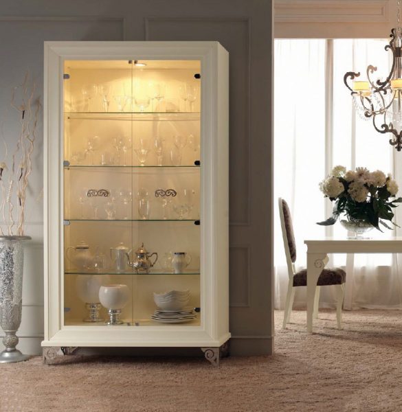 Светлый шкаф витрина с подсветкой Светлый шкаф витрина с подсветкой