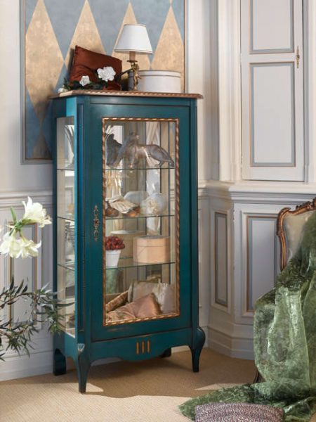 Витрина для гостиной: современное изящество.  Витрина для гостиной: современное изящество.