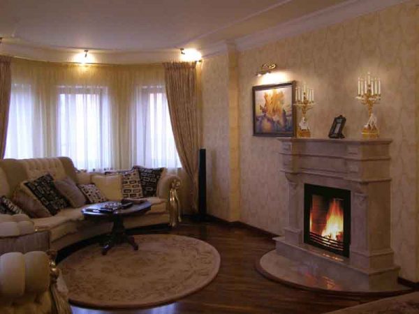 Гостиная в классическом стиле с камином Гостиная в классическом стиле с камином