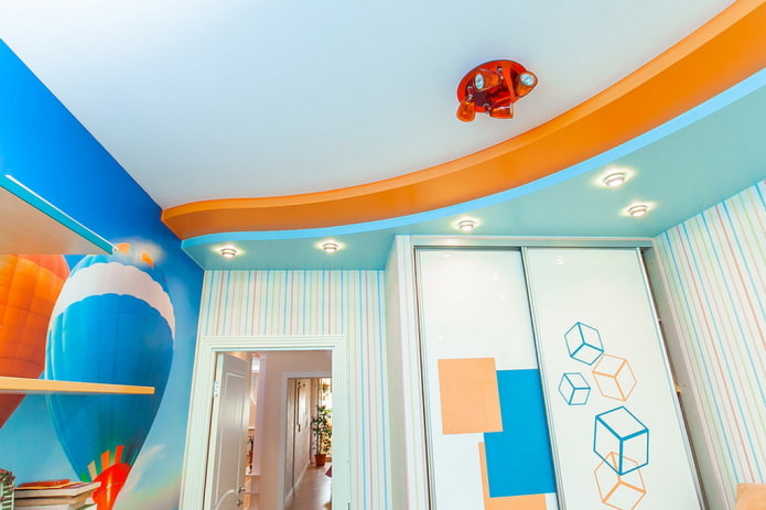 багаторівнева натяжна конструкція в інтер'єрі