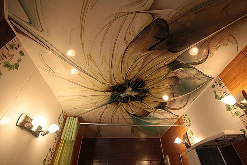 Натяжна стеля у ванній кімнаті.