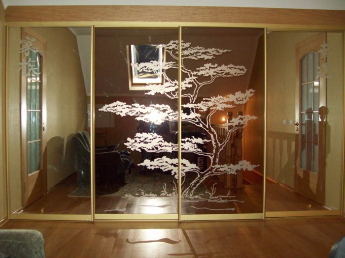 Шафа з малюнком