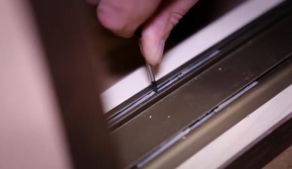 Регулювання дверей