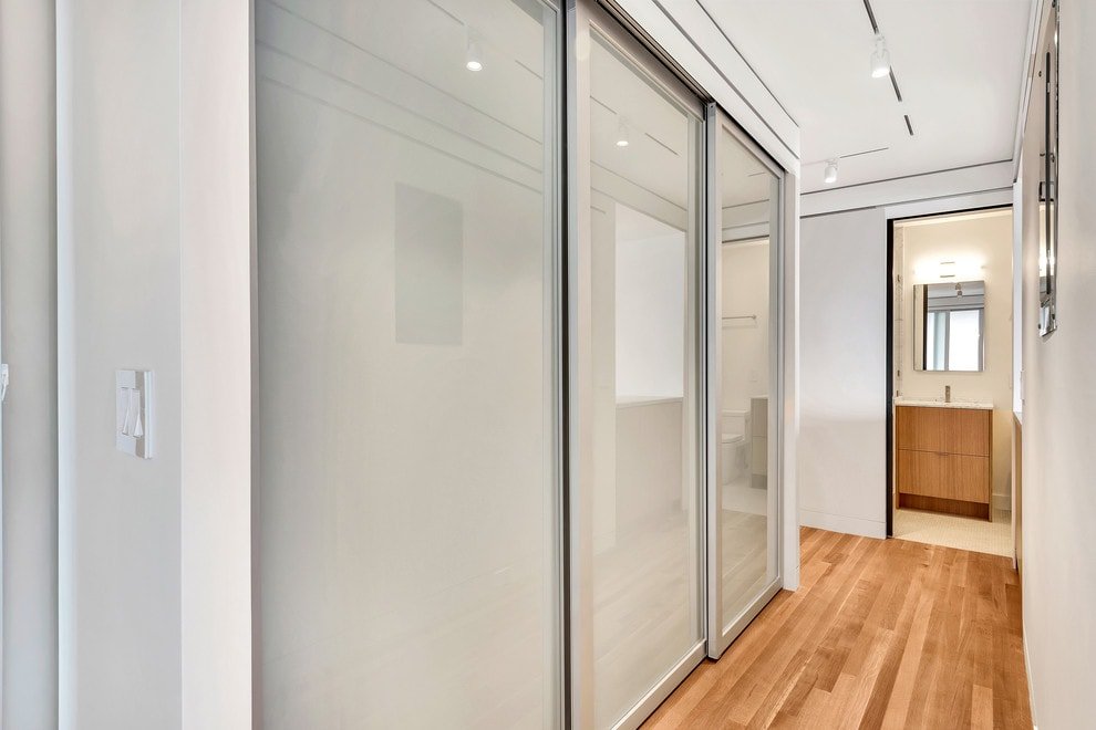 Велика вбудована шафа