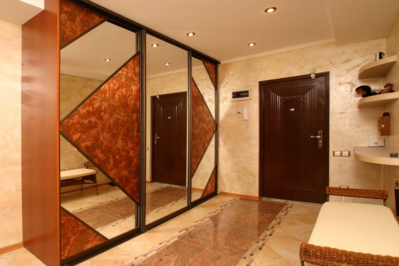 Велика шафа у передпокої