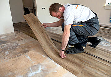 Укеладка напольного покрытия в квартире