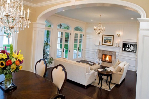 Арка між кухнею та вітальнею.