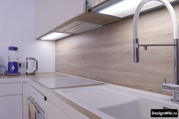 Вбудована витяжка на маленькій кухні