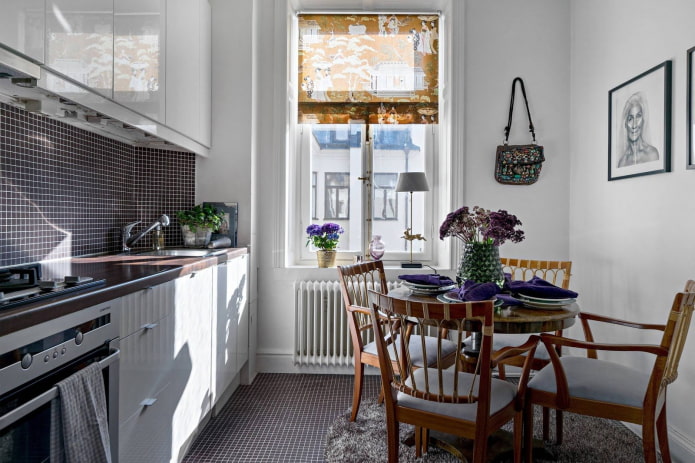 кухня площею 9 квадратів з обідньою групою