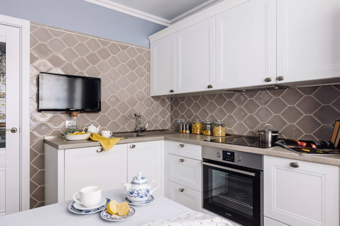 кухня площею 9 квадратів з телевізором