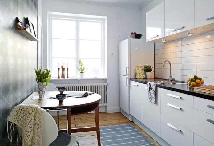 кухня площею 9 квадратів з обідньою групою