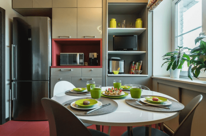 кухня площею 9 квадратів із холодильником