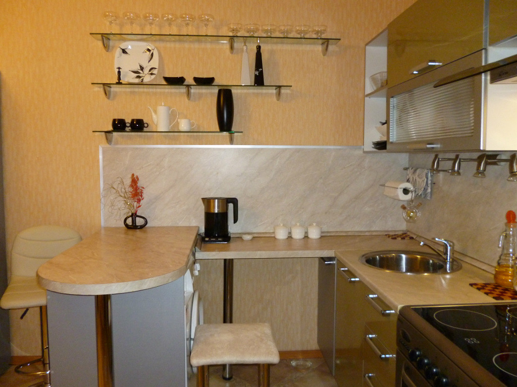 Як облаштувати маленьку кухню: 12 головних правил та 150+ реальних фото прикладів