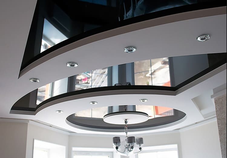 Прекрасний варіант поєднання гіпсокартону та натяжної конструкції при створенні багаторівневої стелі