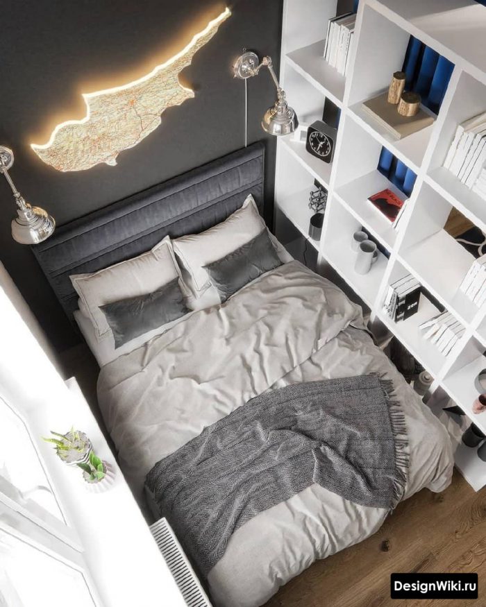 карта з підсвічуванням на стіні в інтер'єрі