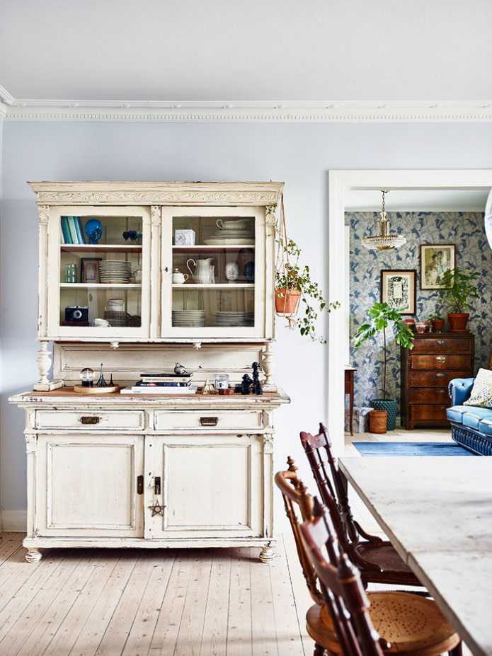 Урожай комод в інтер'єрі Урожай комод в інтер'єрі