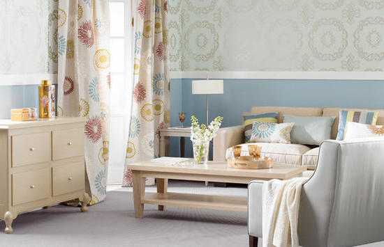 Комбинирование обоев в зале