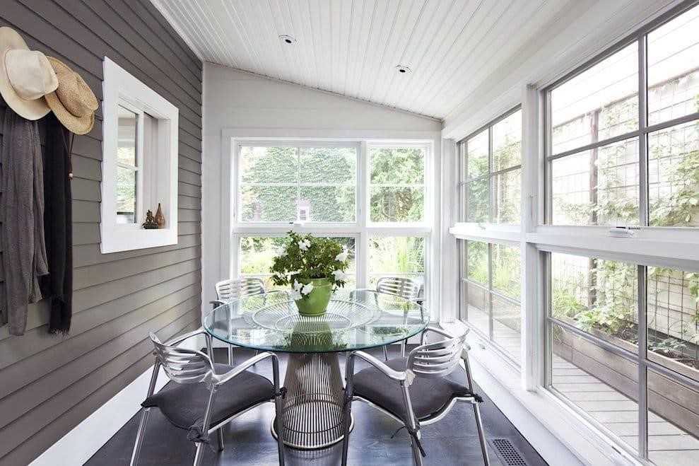 маленькая остекленная веранда